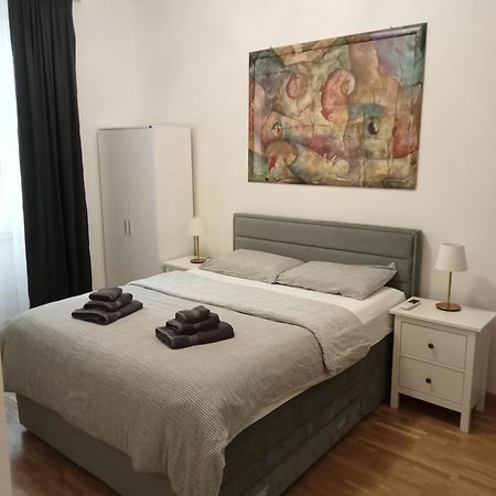 Fenix Rooms Триест Екстериор снимка